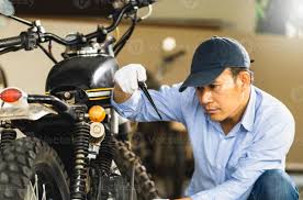 Expert Motorbike Mechanic: Keeping Your Ride Running Smoothly
