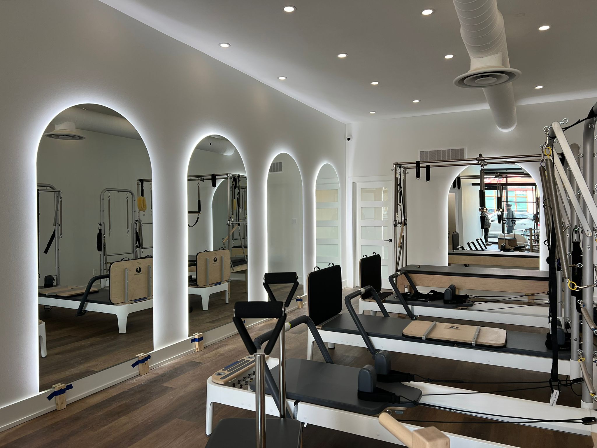 The Ultimate Guide to Gym Mirrors: Why They Matter More Than You Think